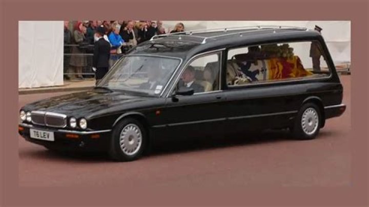 What kind of car was the 1996 Fleetwood Southwind?