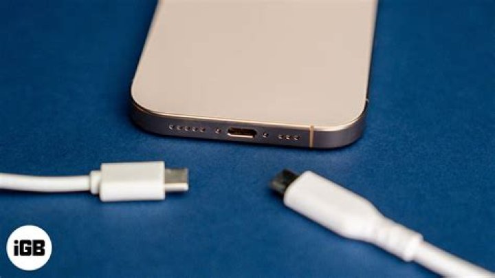 What kind of charger does Fleetwood expedition use?