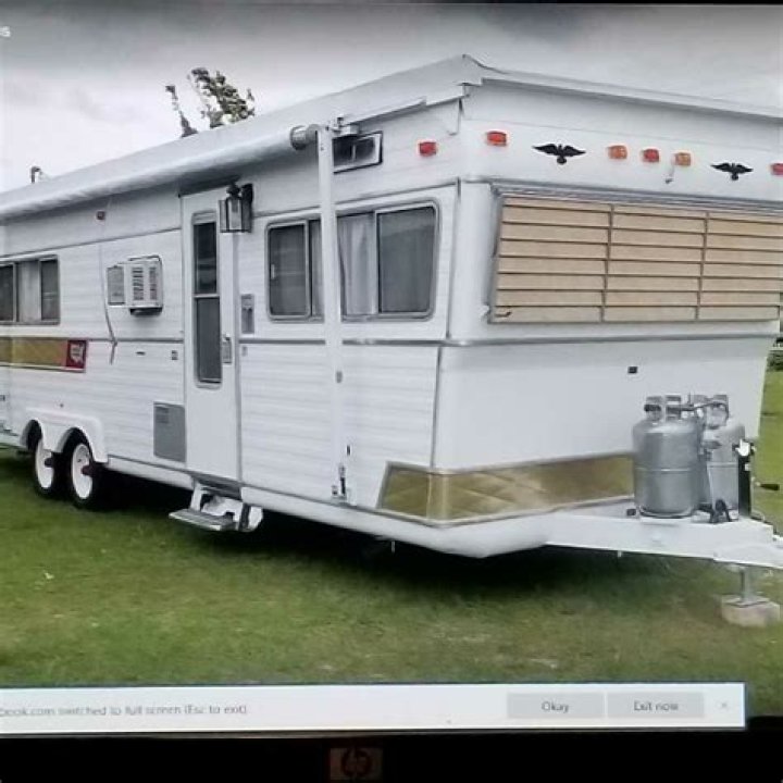 What kind of engine does Holiday Rambler Aluma Lite have?