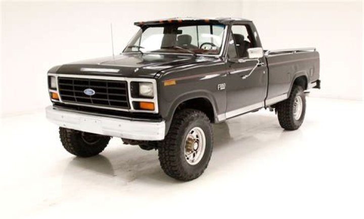 What kind of engine was in a 1986 Ford truck?