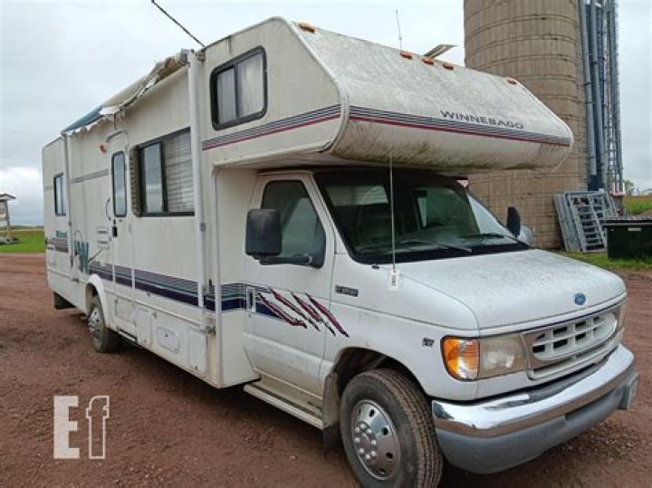 What kind of motor does a 1997 Ford motorhome have?