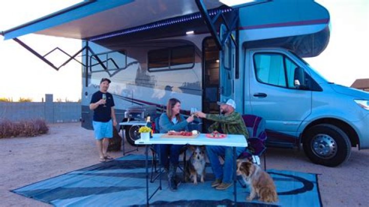 What kind of RV is Fleetwood Coleman Santa Fe?