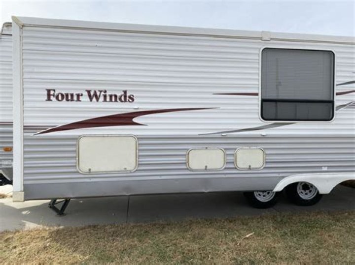 What kind of RV is the Dutchmen Four Winds?