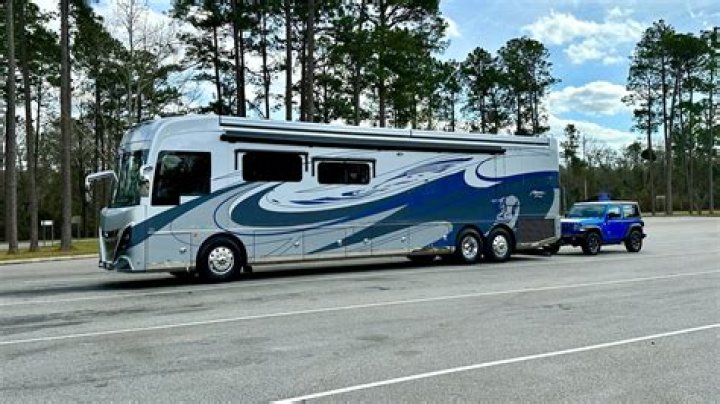 What kind of vehicles can be towed behind a motorhome?