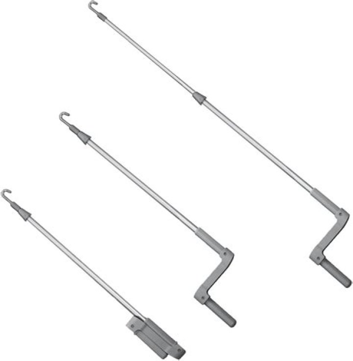 What kind of wind loads can a retractable awning handle?