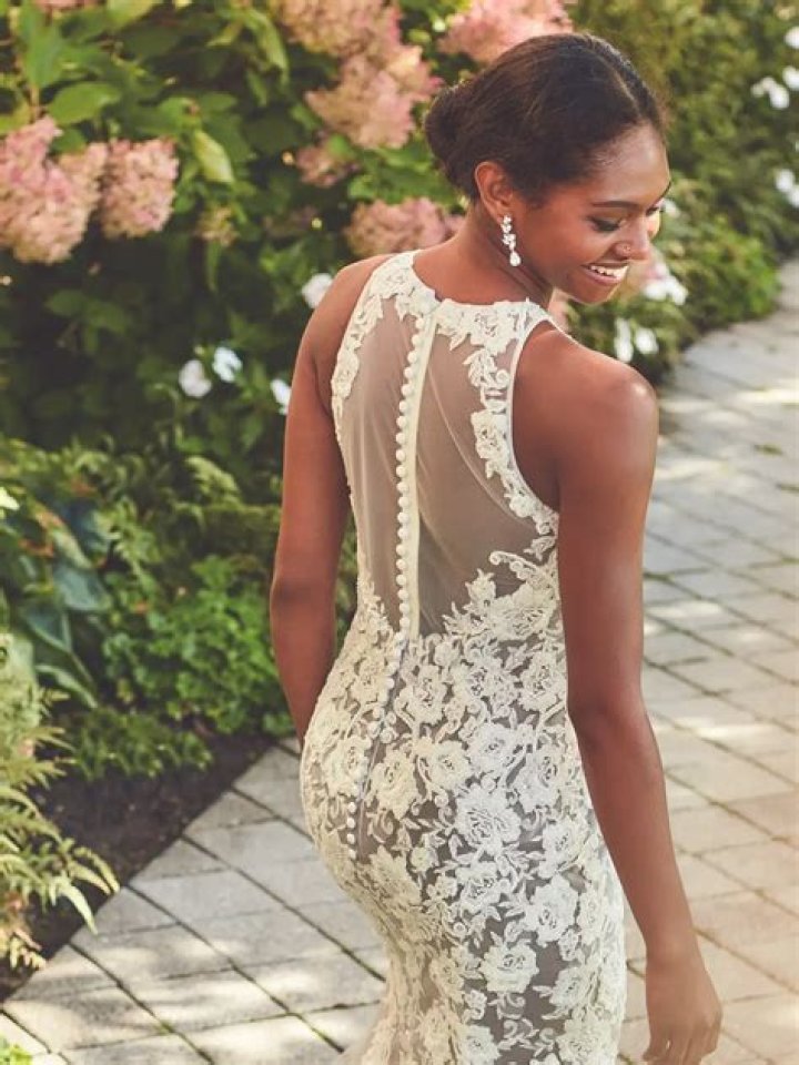 What size dresses does Kleinfeld have?