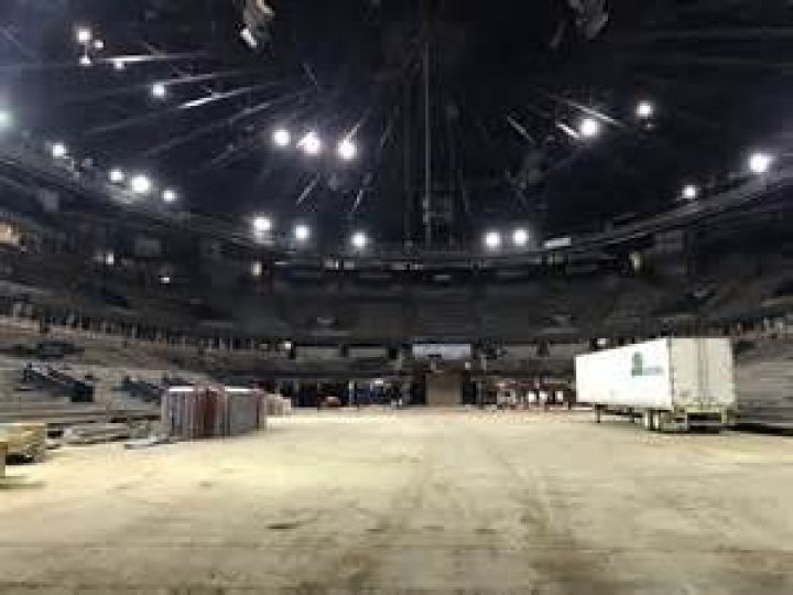 What was the capacity of Rexall Place when it closed?