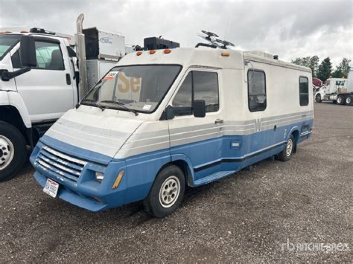 What was the weight of a Winnebago LeSharo in 1988?