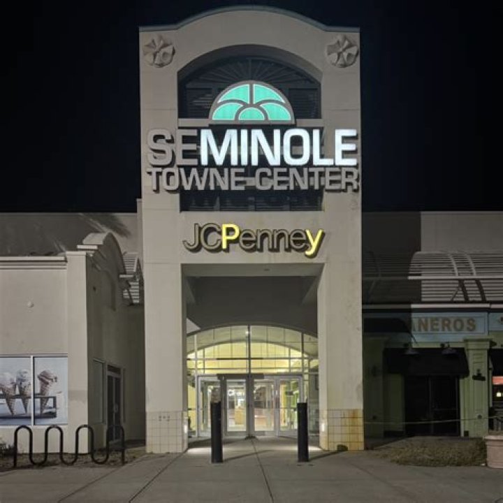 When is Seminole Town Center Mall in Sanford Florida Open?