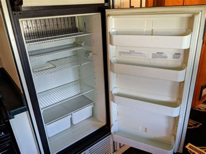 When to use a 3 way RV fridge?
