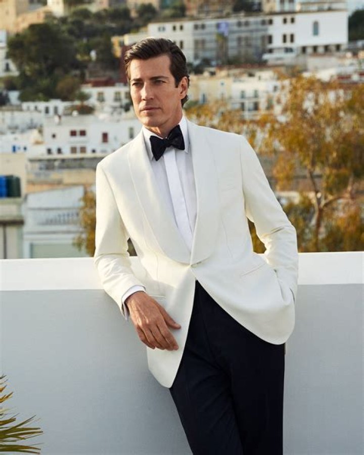 When would you wear a white dinner jacket?