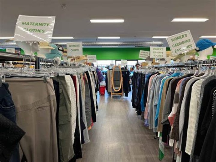 Where are the Tan Jay Stores in Ottawa?