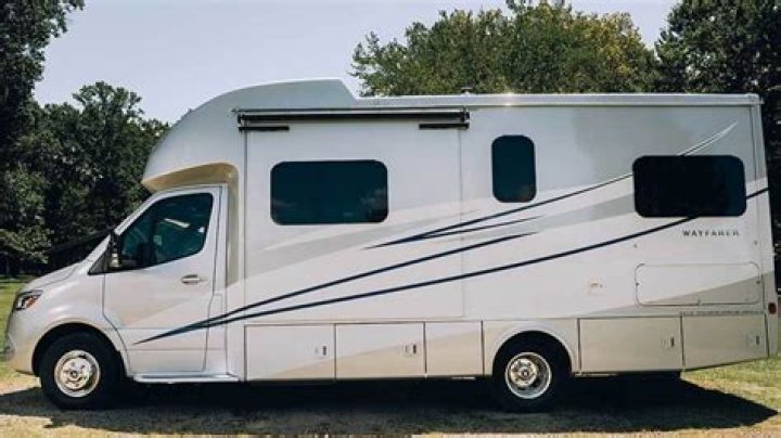 Which is better Winnebago View or Tiffin Wayfarer?