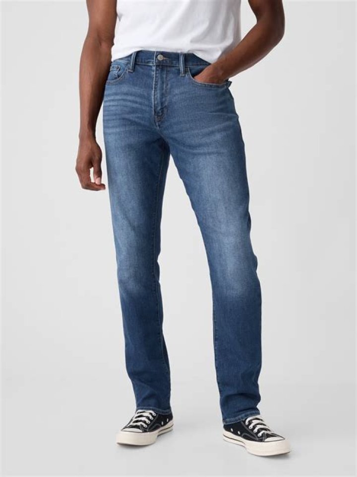 Who can wear slim fit jeans?