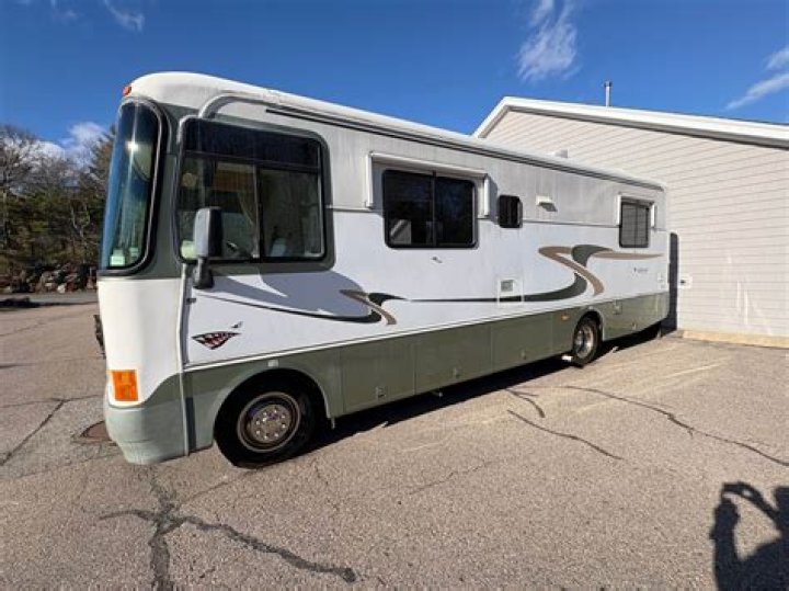 Who makes Admiral motor homes?
