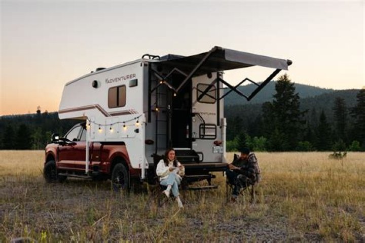 Who makes adventurer motorhome?