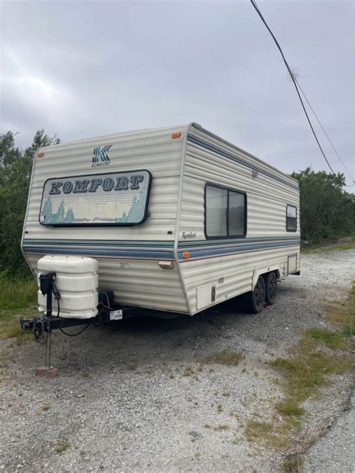 Who makes Komfort travel trailer?