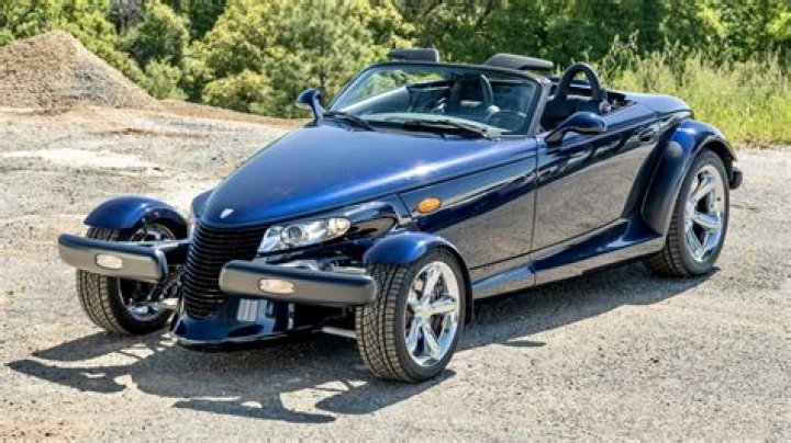 Who makes Prowler fifth wheel?