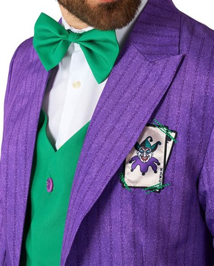 Why does Michael Lindsay wear a purple tie?