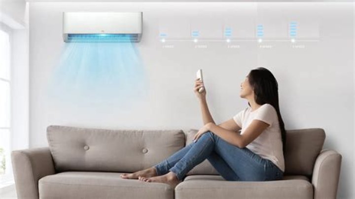 Why does my thermostat not turn on when the air conditioner is on?