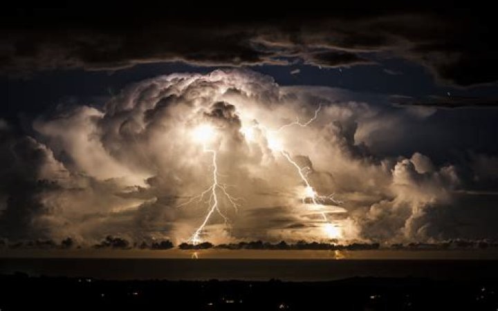 Why was the thunder so loud last night 2020?